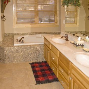 Two-Bedroom Log Cabin 5