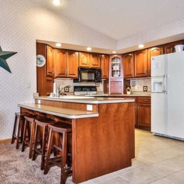 Three-Bedroom Condominiums, Style B 4