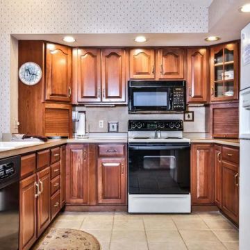 Three-Bedroom Condominiums, Style B 5