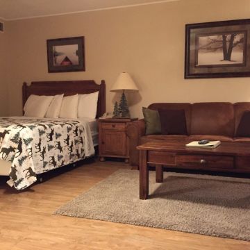 One-Bedroom Hotel Rooms 3